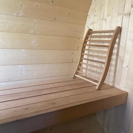 L'enseigne -location De 2 Privatifs Avec